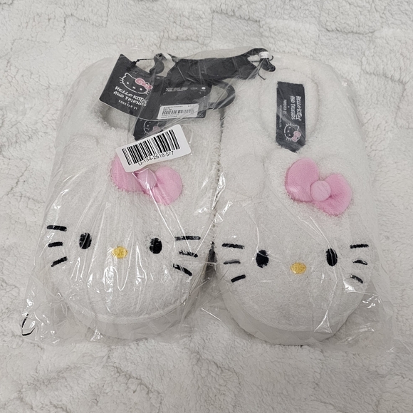 Hello Kitty x Forever21 Collection Plush House Slippers Fashion Accessories Y2K - Picture 1 of 6